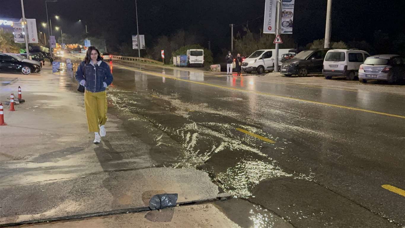 Bodrum'da ana su isale hattı patladı haberi