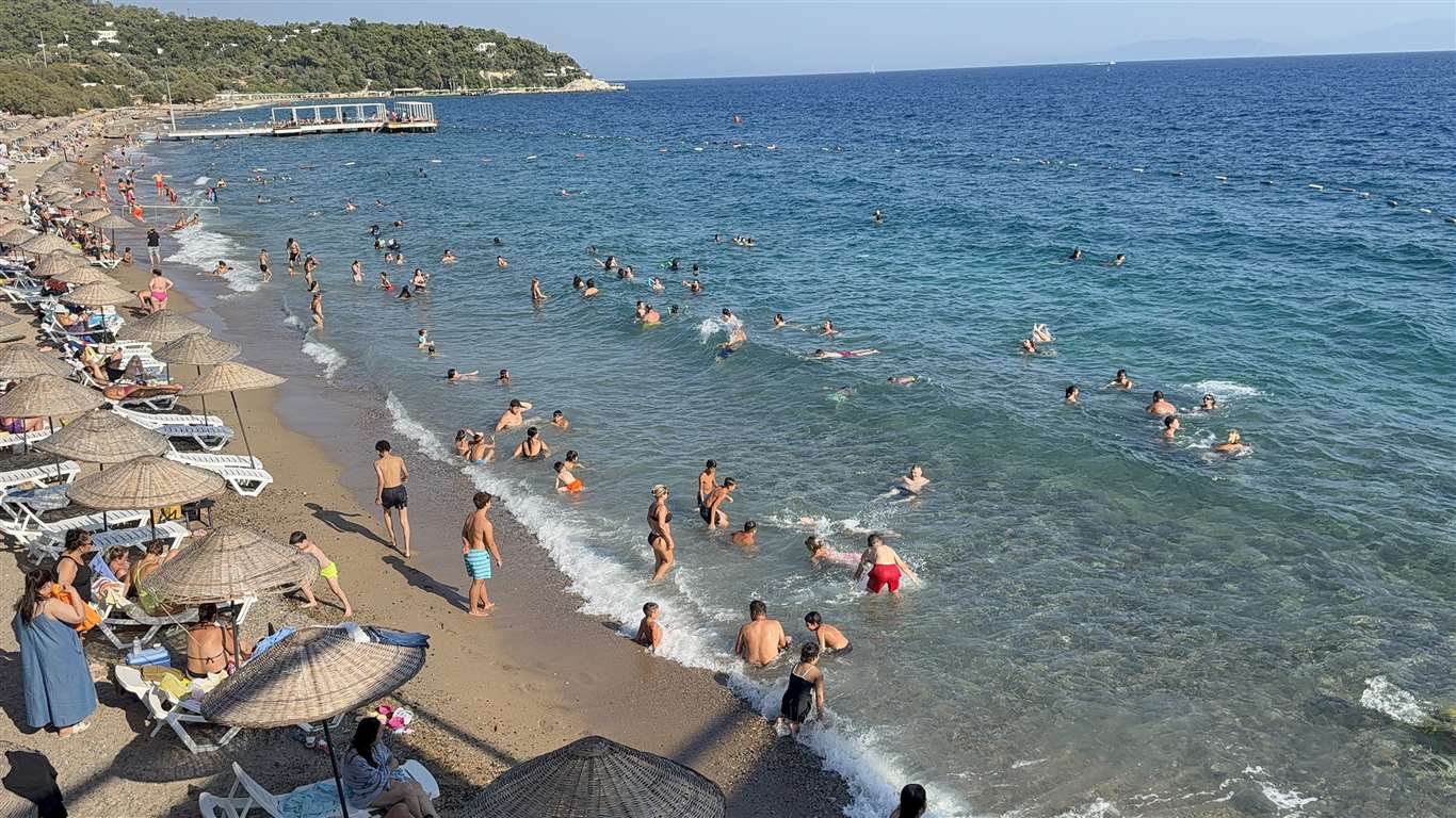 Bodrum'da adım atacak yer kalmadı, nüfus 800 bine ulaştı haberi