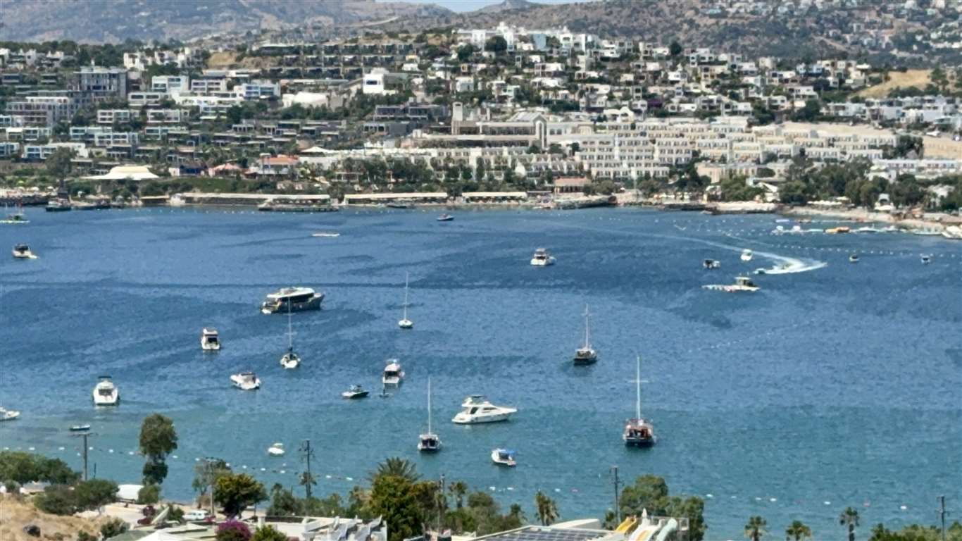 Bodrum koylarında yat yoğunluğu arttı, deniz trafiği zorlaştı haberi