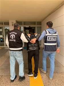 Bodrum'da park halindeki araçlardan hırsızlık: 3 kişi gözaltına alındı haberi