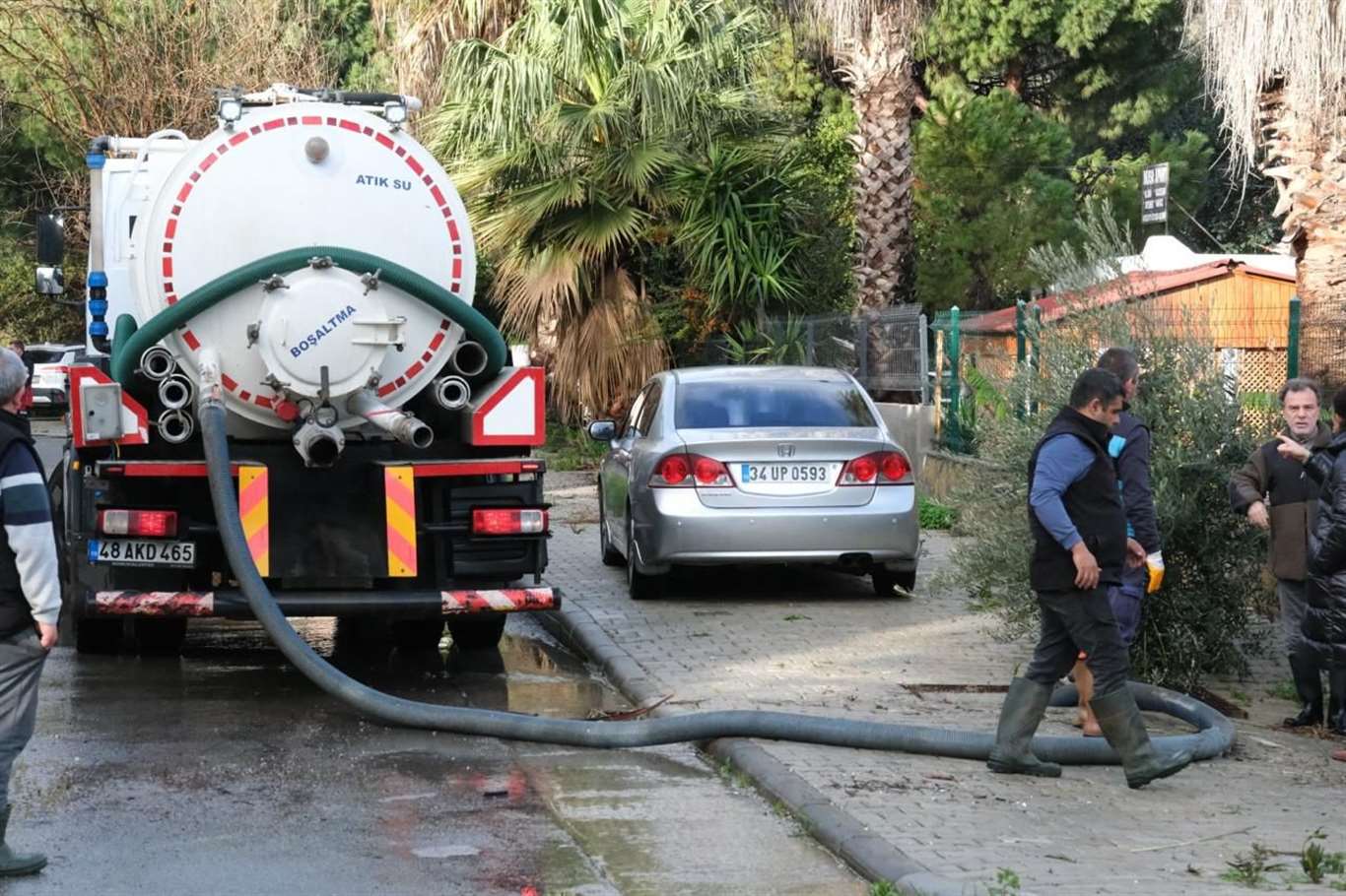 Bodrum'da şiddetli yağıştan 109 ev ve iş yeri ile 4 araç etkilendi haberi