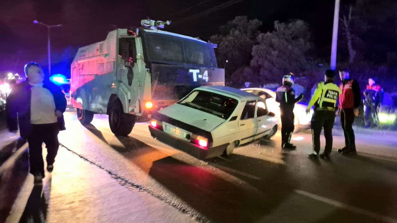 Bodrum'da TOMA otomobile çarptı: 5 yaralı haberi