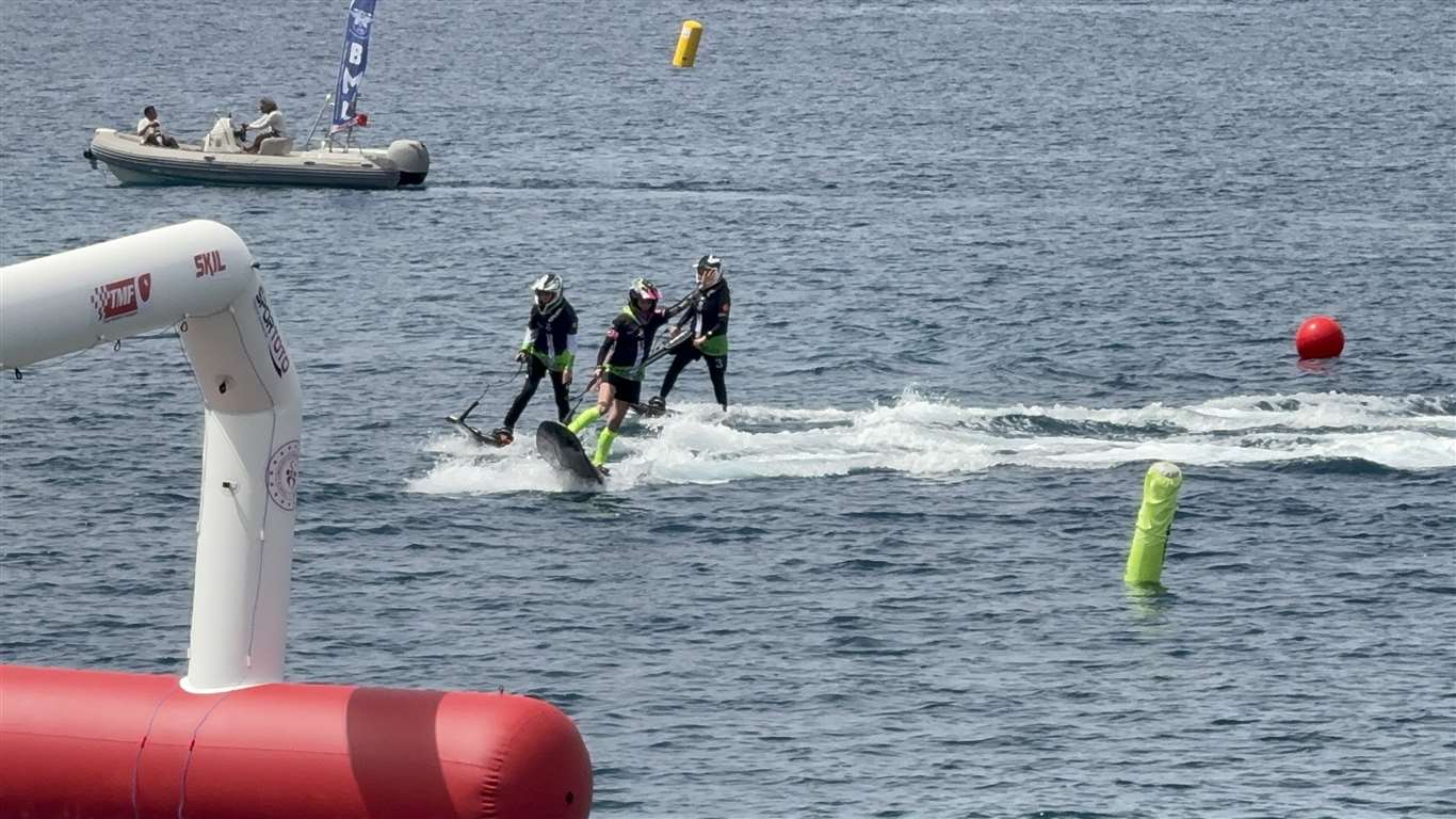 Bodrum'da su üstünde adrenalin fırtınası haberi