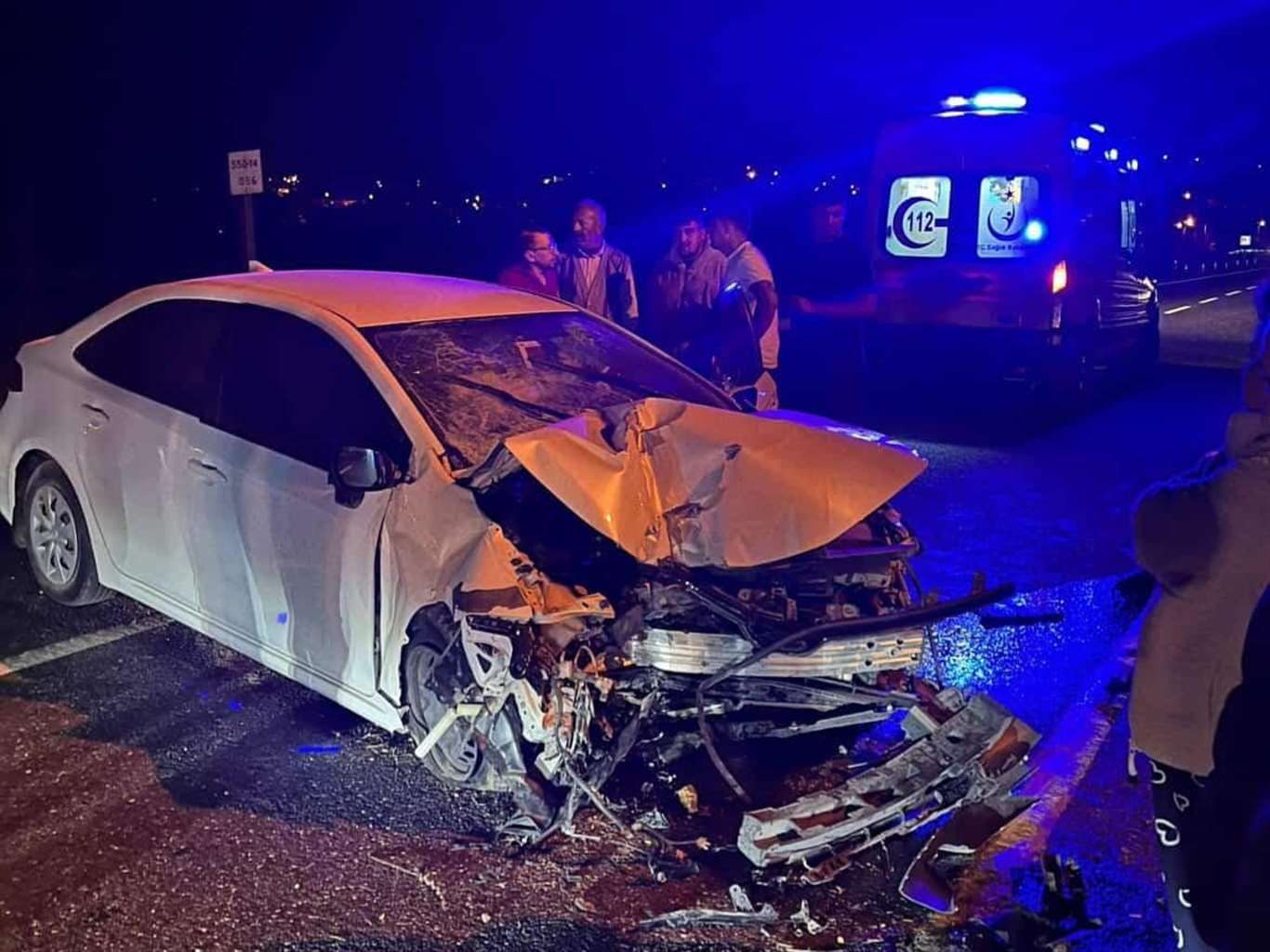 Beton bariyere çarpan araçtaki kadın hayatını kaybetti haberi