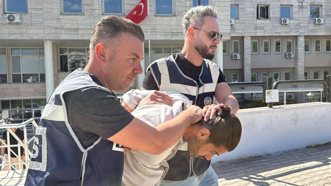 Atatürk büstünü söken şahıs tutuklandı haberi