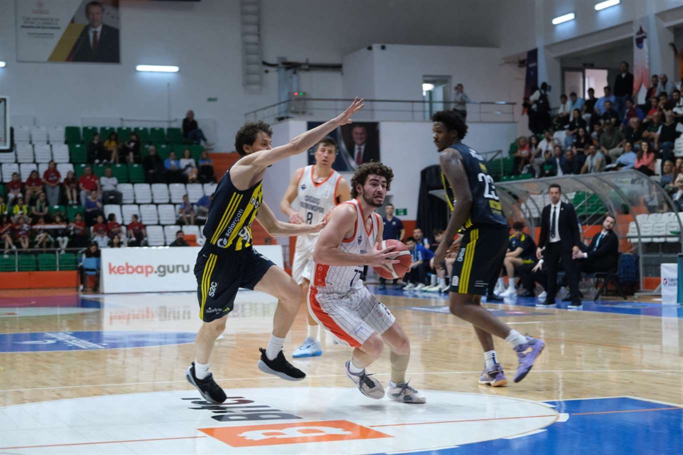 Çağdaş Bodrum, Fenerbahçe Koleji'ni 68-58 mağlup etti haberi