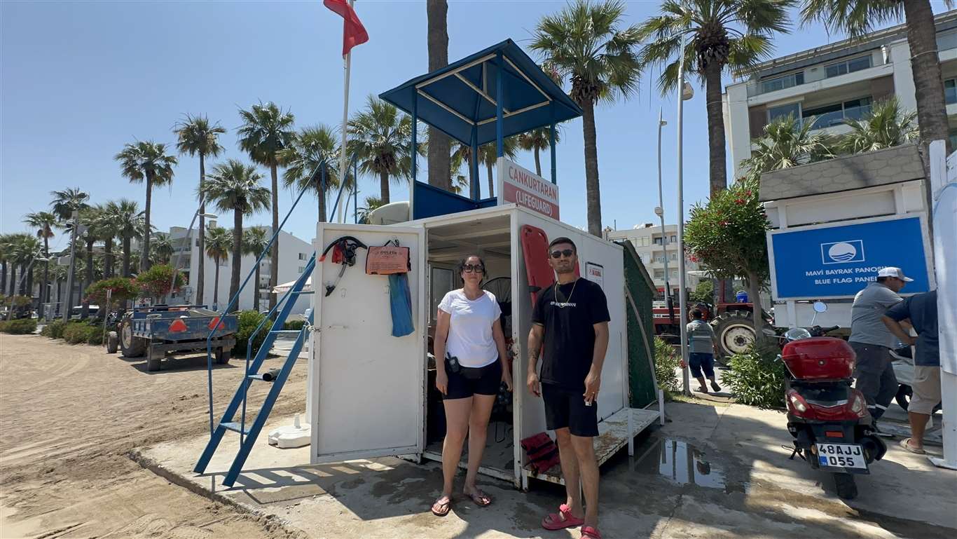 Marmaris'te halk plajında cankurtaranlar göreve başladı haberi