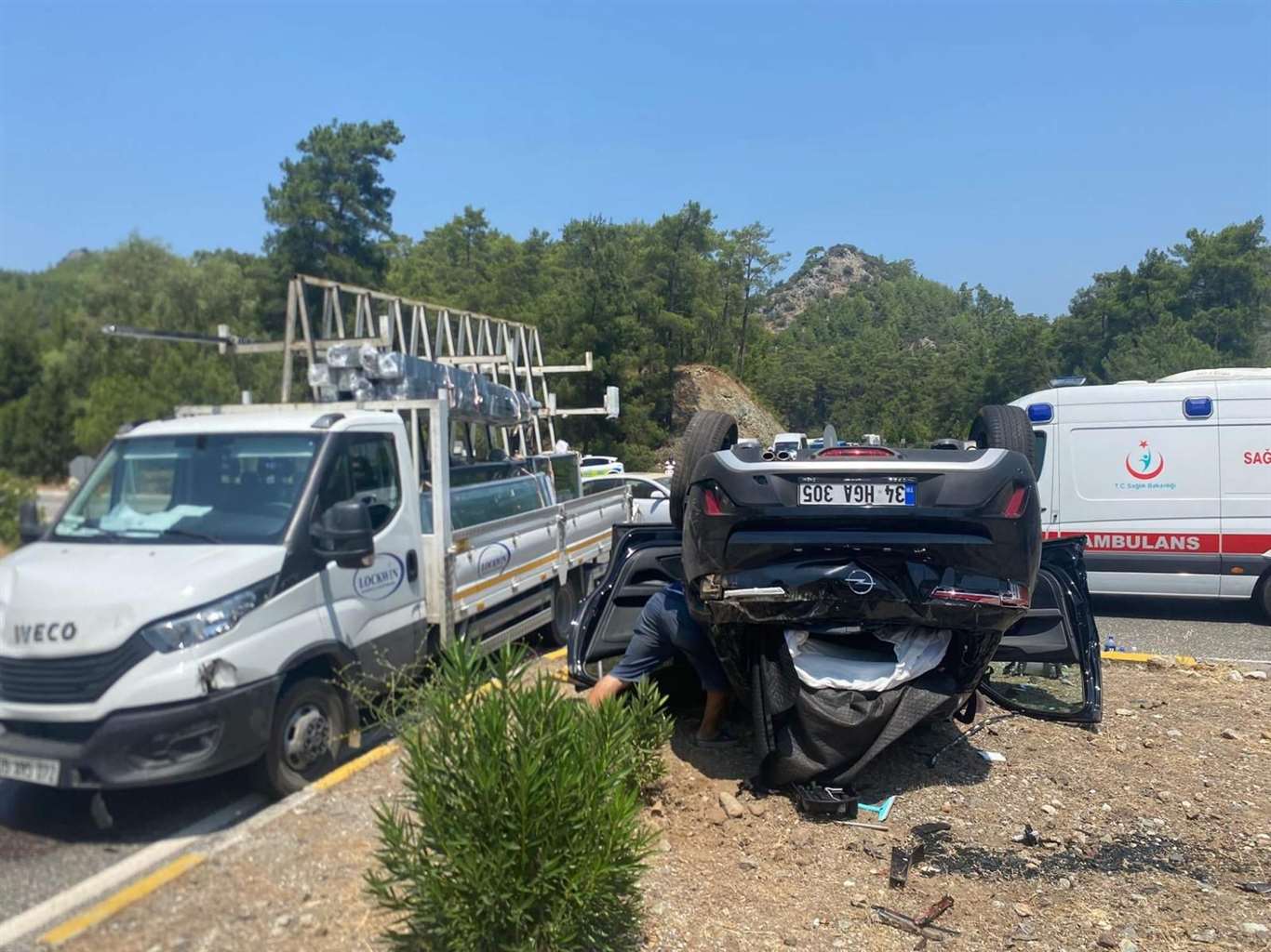 Kamyonet ile otomobil çarpıştı: 4 yaralı haberi