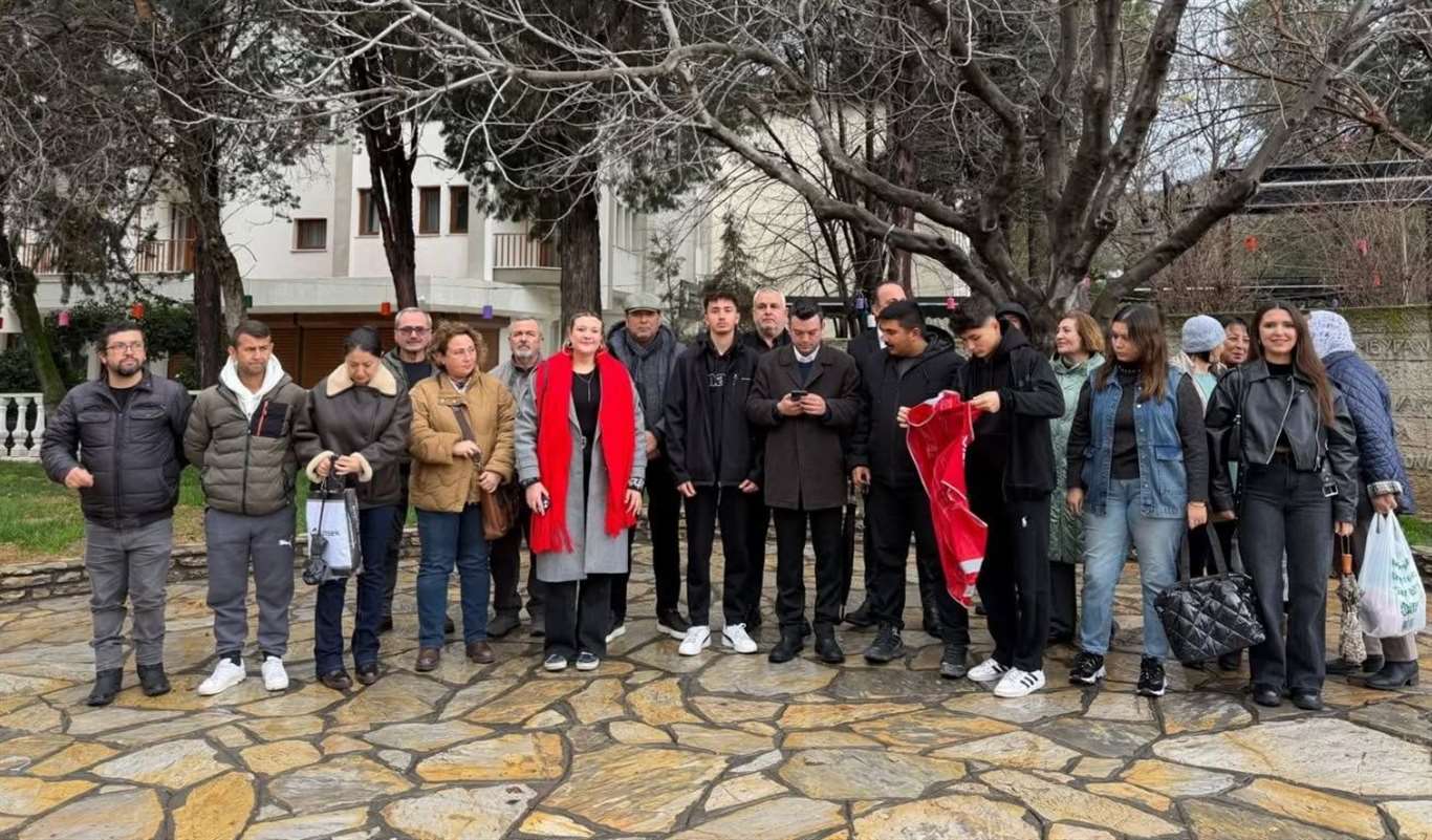 CHP Gençlik Kolları, 4 bin liralık KYK bursunu protesto etti haberi