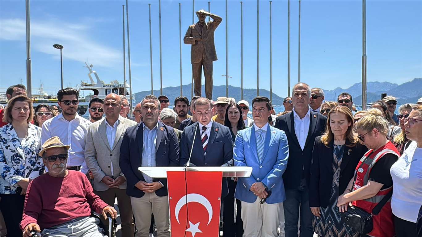 Muğla CHP, Özgür Özel'e yönelik saldırıyı Marmaris'te kınadı  haberi