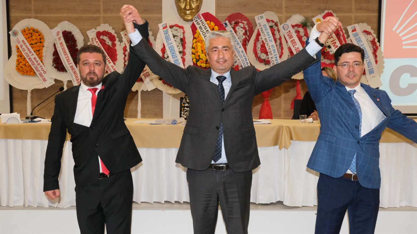  CHP Muğla İl Başkanı Kızıl aracından inerken kapıya çarpan motosikletli yaralandı haberi