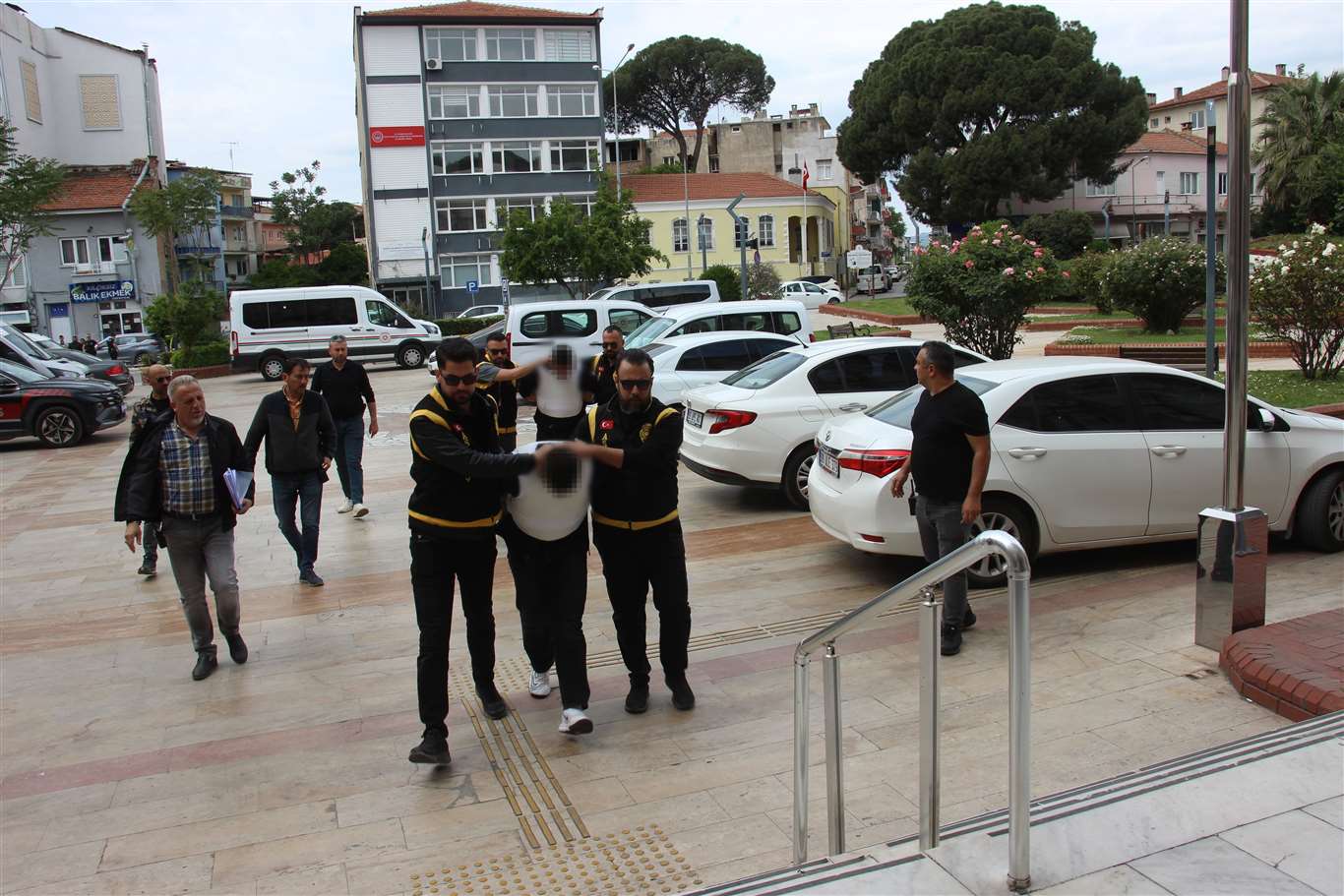 Cinayet şüphelisi abi-kardeş tutuklandı haberi