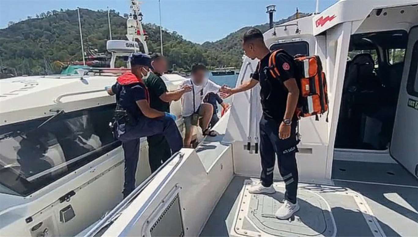 Dalaman açıklarında gezi teknesinde rahatsızlanan vatandaşa tıbbi tahliye haberi