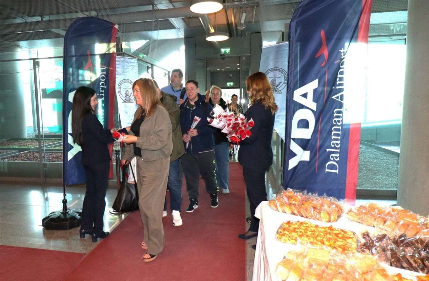  Dalaman'da 2026 sezonunun ilk turist kafilesi karşılandı haberi