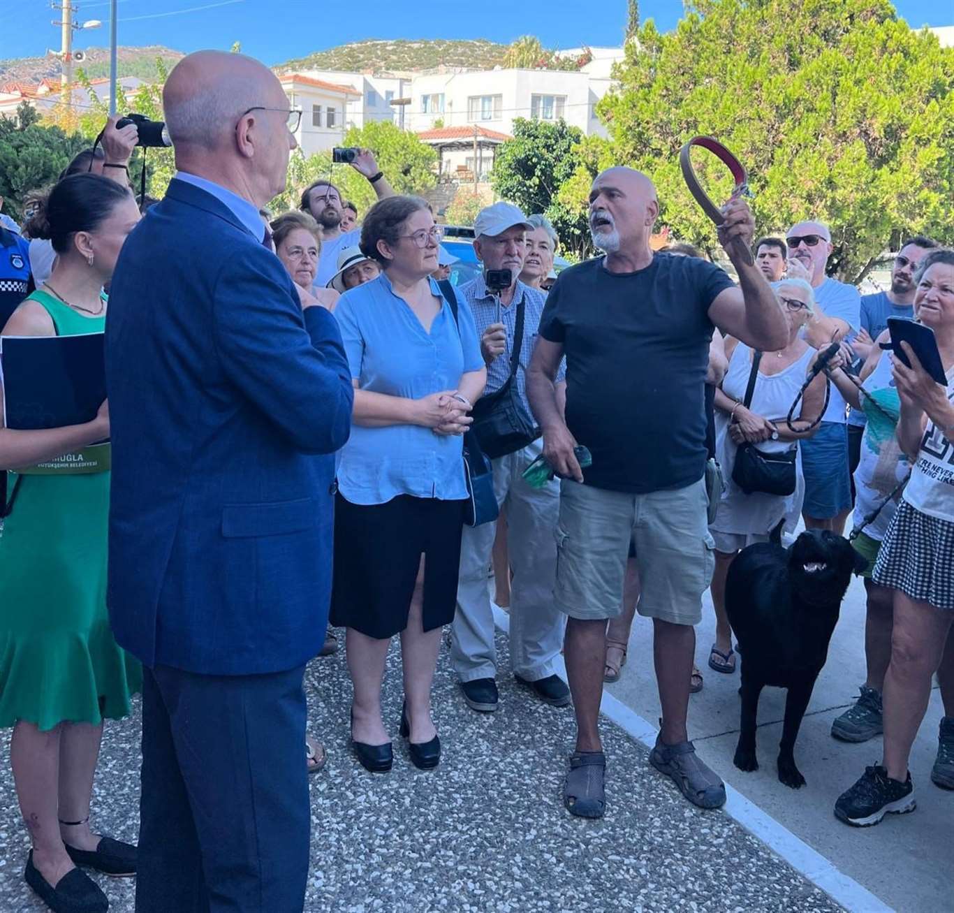    Datça'da Hayvanseverlerden protesto: 