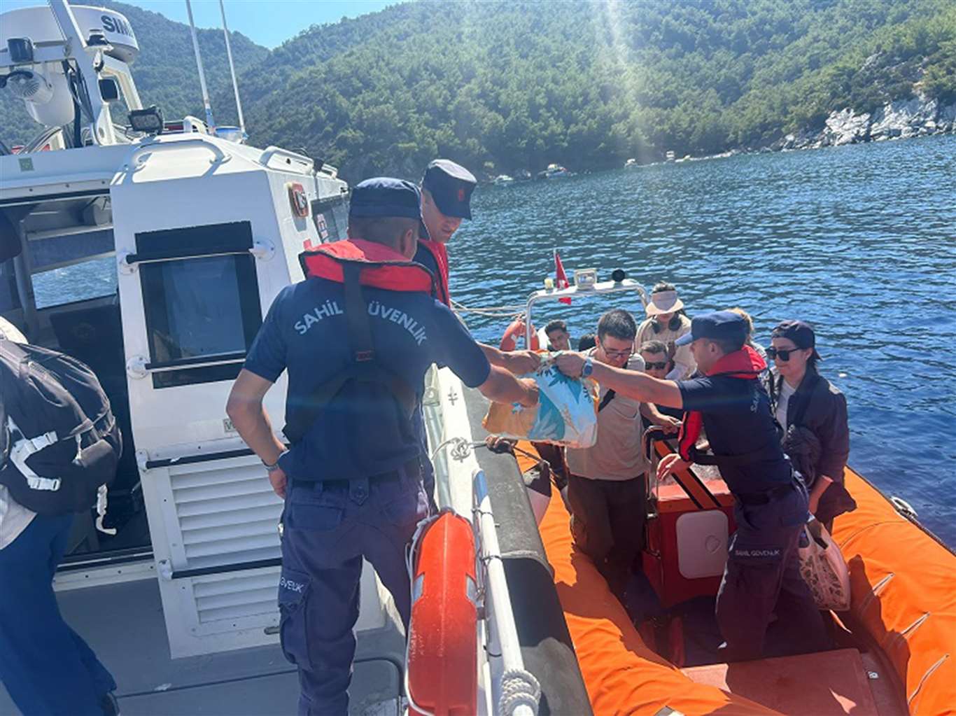Datça’da 2’si çocuk 19 düzensiz göçmen yakalandı haberi