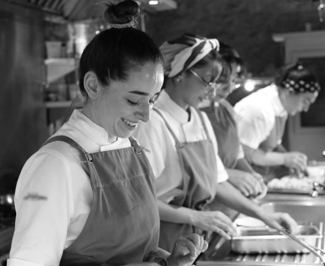 Datçalı Şef Duru Akgül'e Michelin'den 'En Genç Şef' ödülü haberi