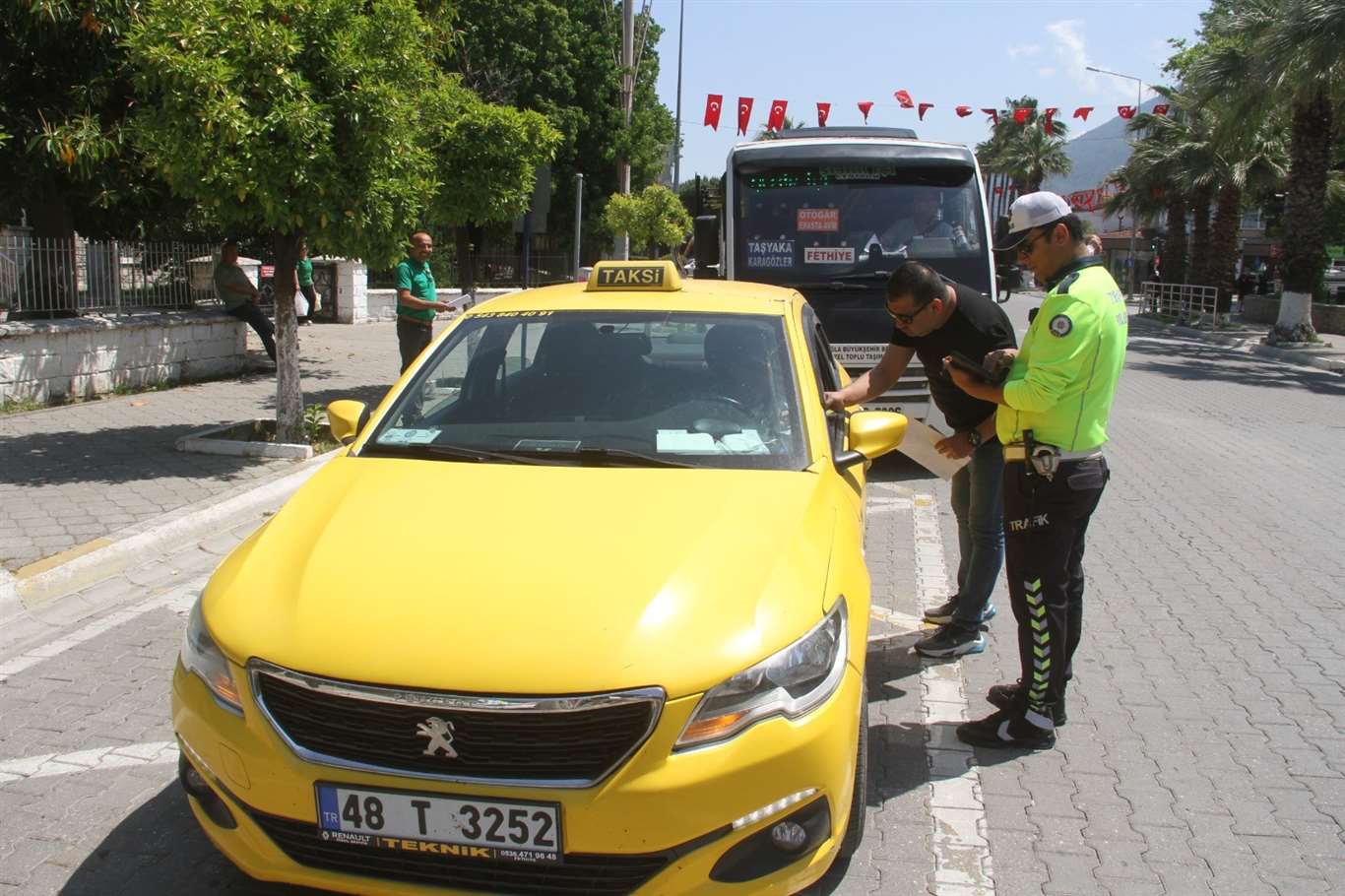 Fethiye'de ticari araçlarda tütün denetimi haberi
