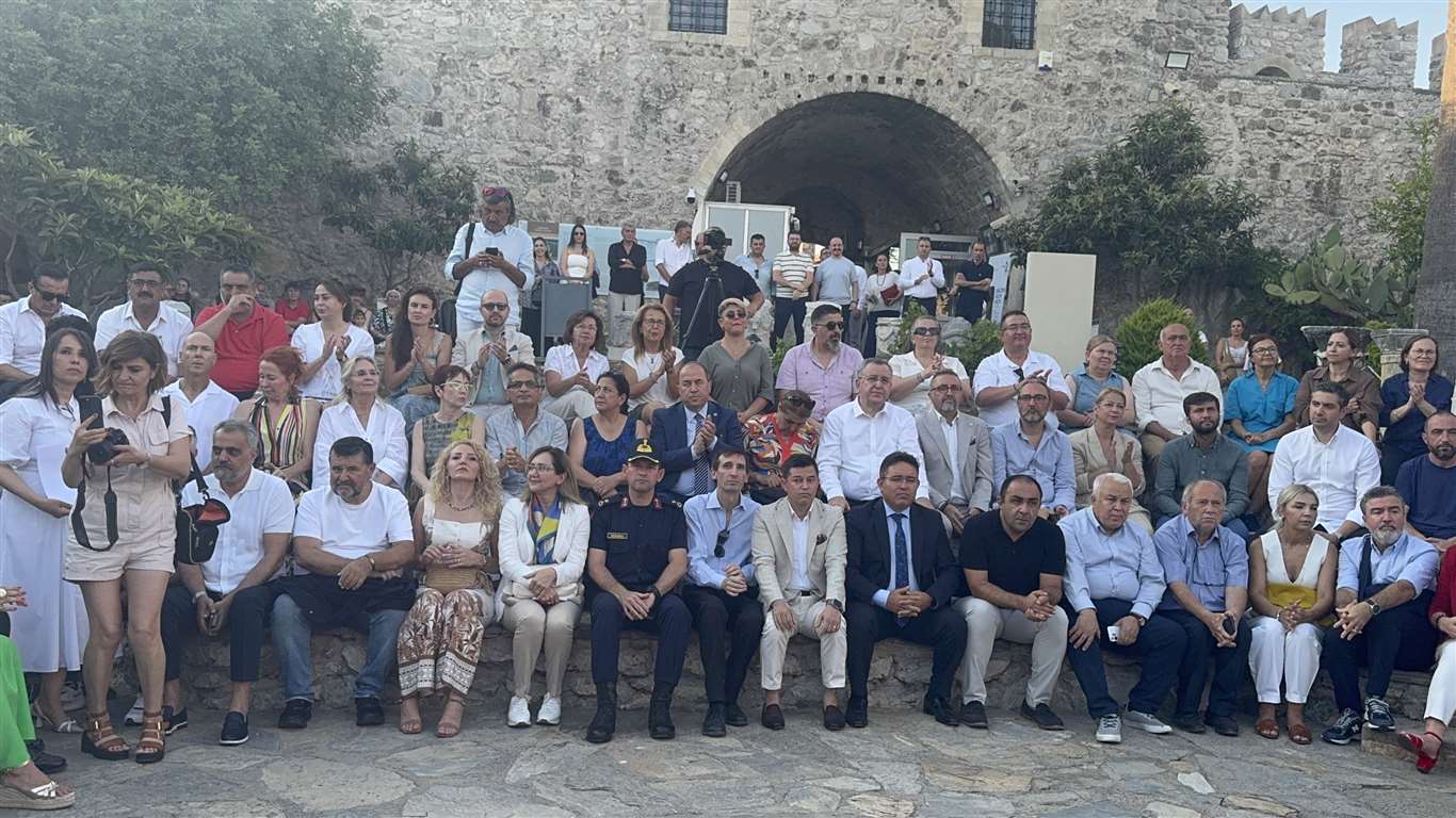 Denizden Gelen Kadın sergisi Marmaris Kalesi'nde açıldı haberi