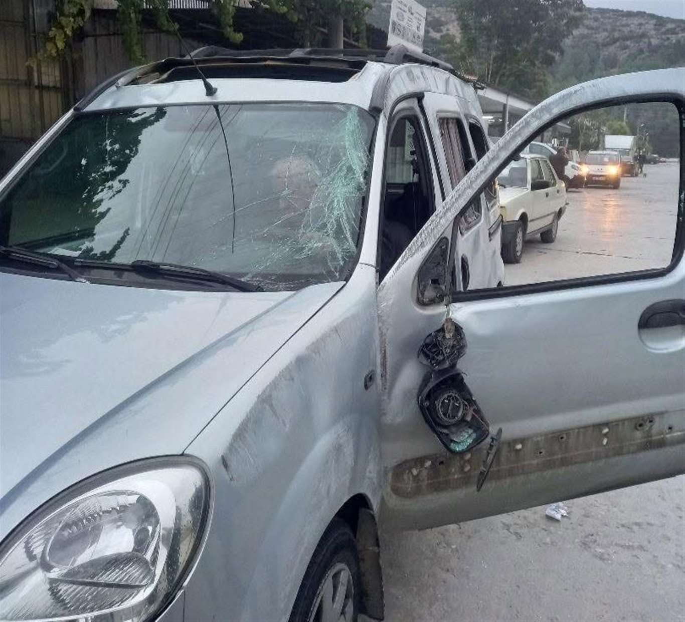    Denizli-Muğla karayolunda kaza: Araç metrelerce sürüklendi haberi