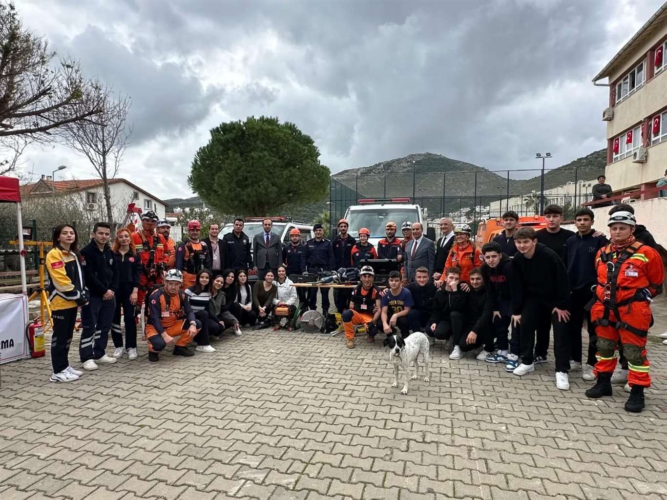 Datça'da deprem tahliye tatbikatı gerçekleştirildi haberi