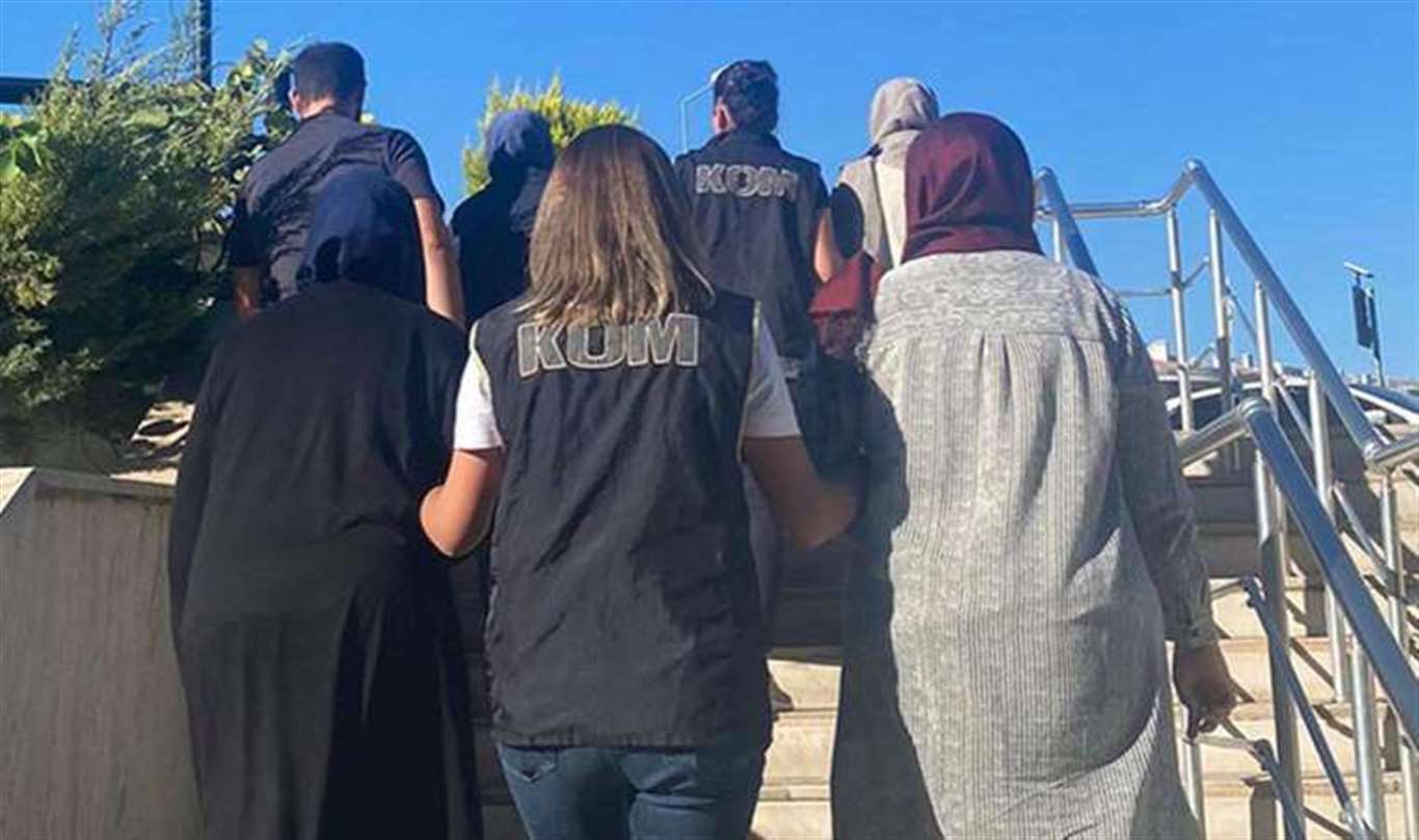       Muğla'da firari hükümlü FETÖ üyesi 4 kadın tutuklandı haberi