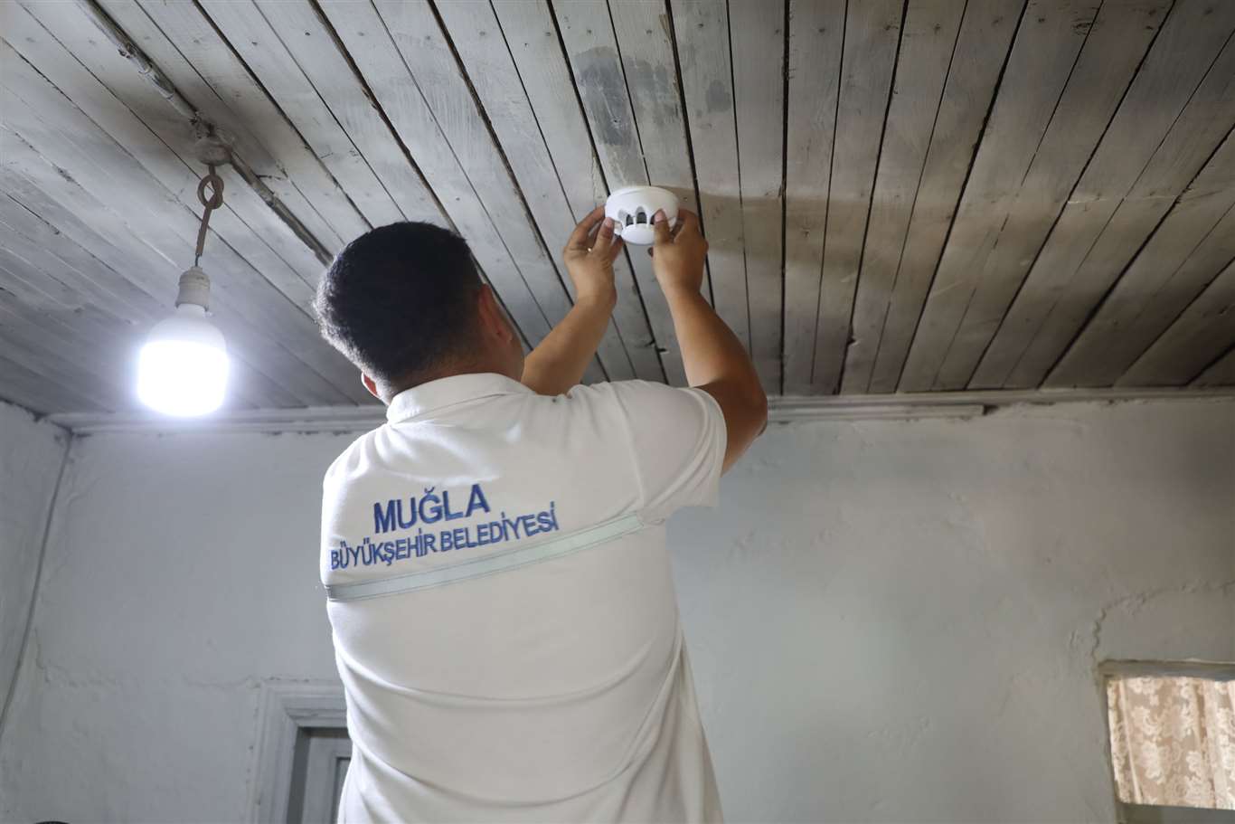 Kırsaldaki yaşlı ve engellilere duman dedektörü desteği haberi