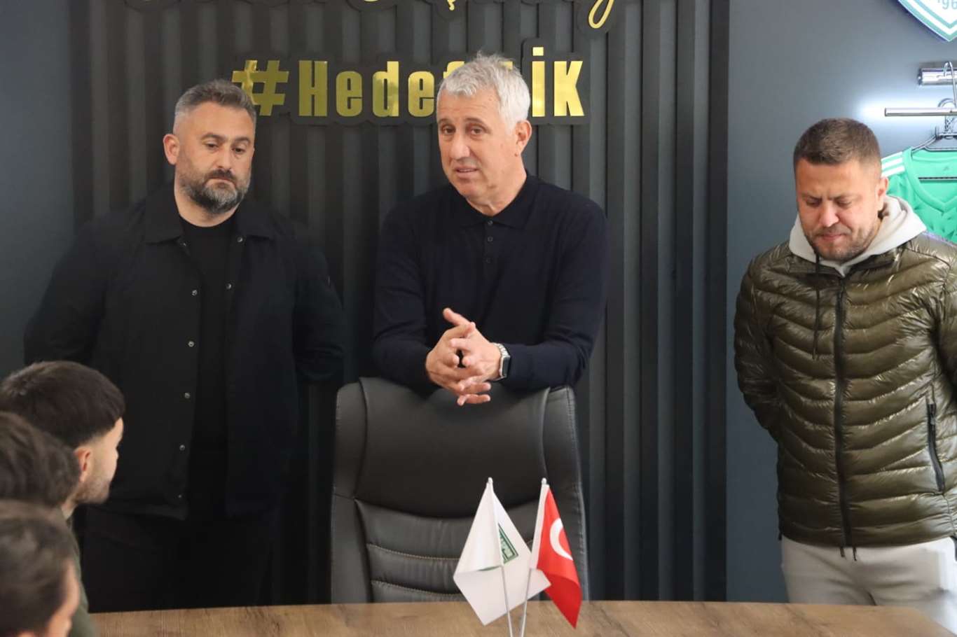 Teknik Direktör Durmuş, gözyaşlarını tutamadı haberi