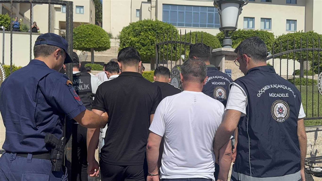 Marmaris'te 67 düzensiz göçmen yakalandı, 7 şüpheli tutuklandı haberi
