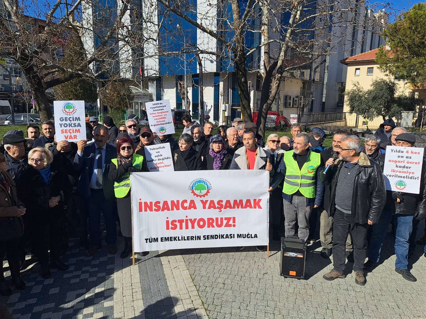 Emekliler Muğla'da talepleri için yeniden sokakta:  
