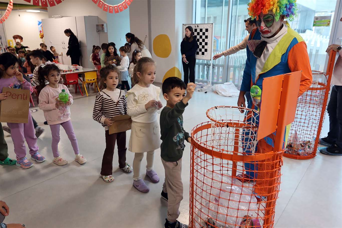 Emin Eller Gündüz Bakımevi'nde çocuklara geri dönüşüm etkinliği haberi