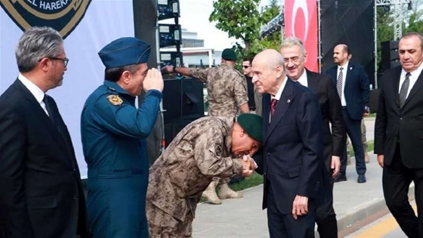 Bahçeli'nin elini öpen Özel Harekat Başkanı Karadeniz, Muğla'ya atandı haberi