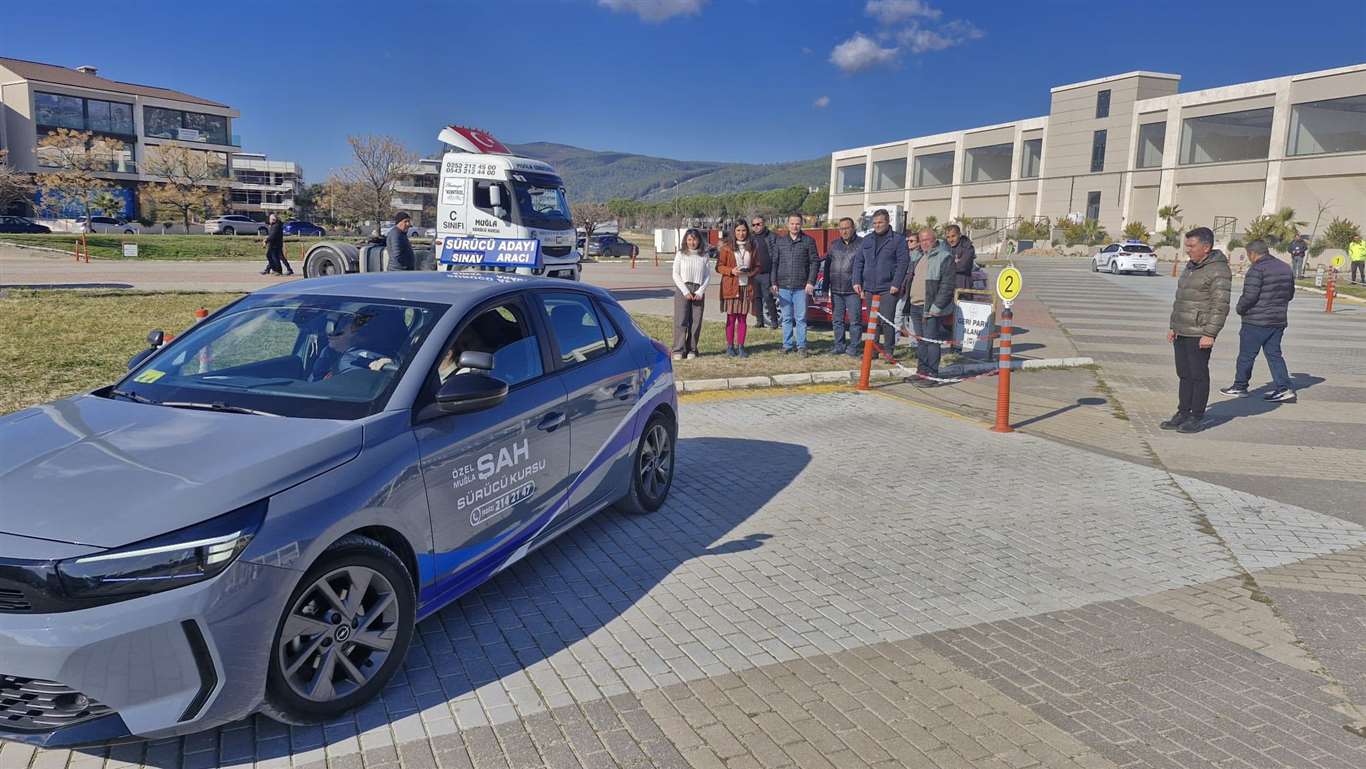 İl Müdürü Emre Çay, Menteşe'de sürücü kurslarını inceledi haberi