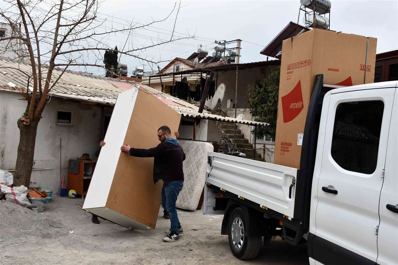          Evi yanan vatandaşın eşyaları teslim edildi haberi