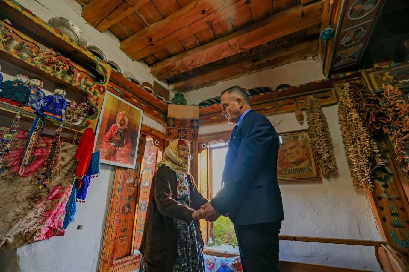 90 yaşındaki Fatmana Nine hayalini gerçekleştirdi: Muğla Valisi evinde ziyaret etti haberi