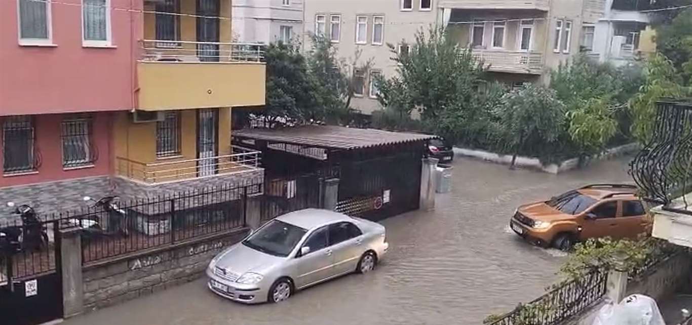 Fethiye’de sağanak yağış hayatı olumsuz etkiledi haberi