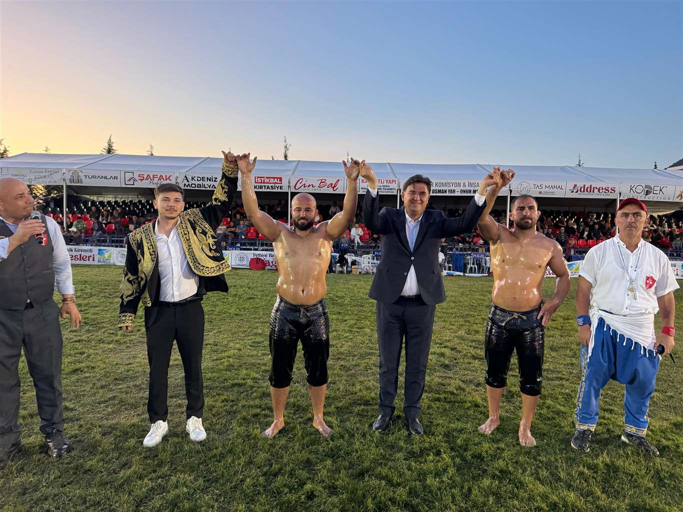 Fethiye'de yağlı güreşlerin kazananı Aktürk oldu haberi