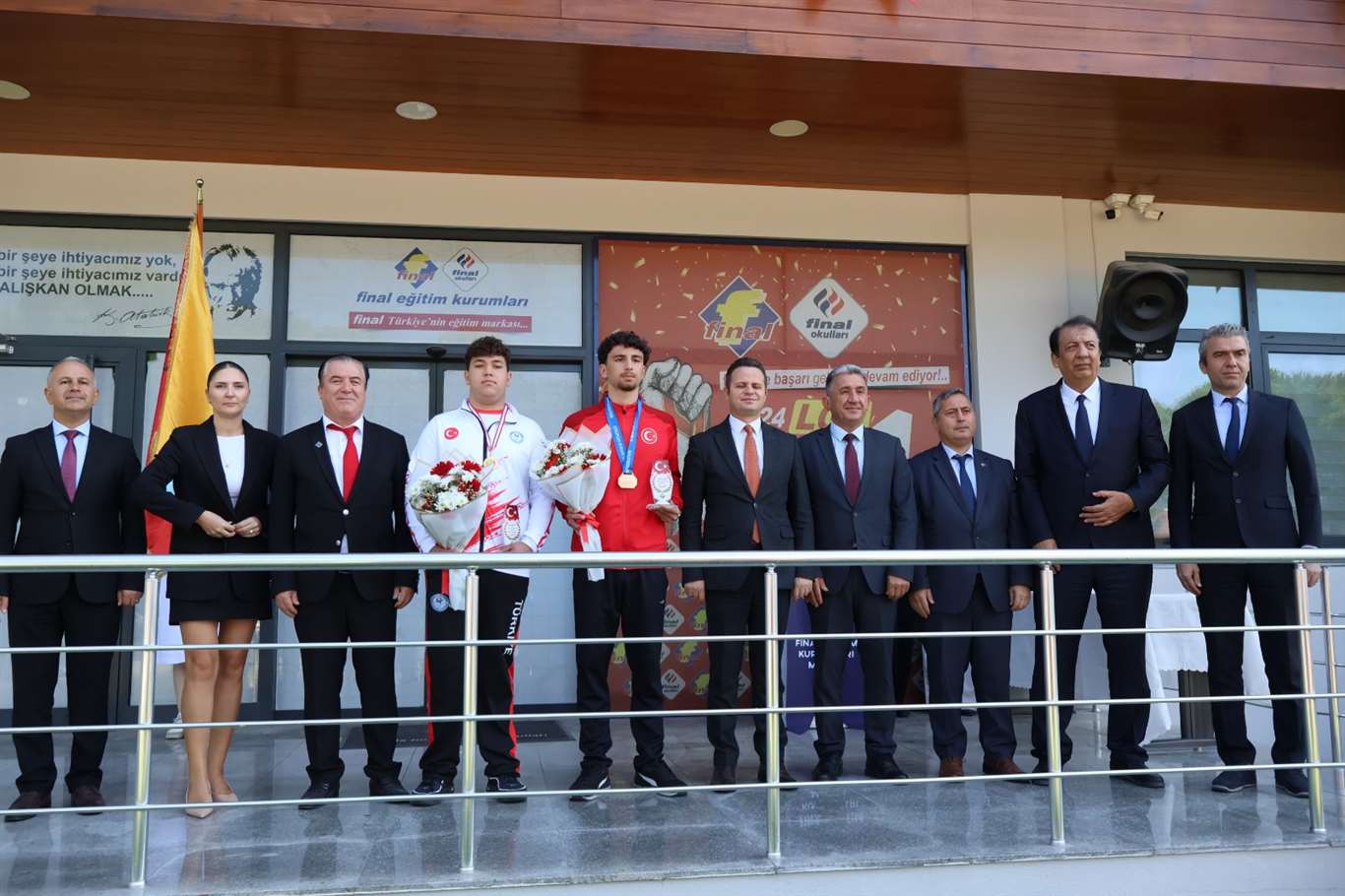 Final'in dünya ve avrupa şampiyonu öğrencileri ödüllendirildi haberi