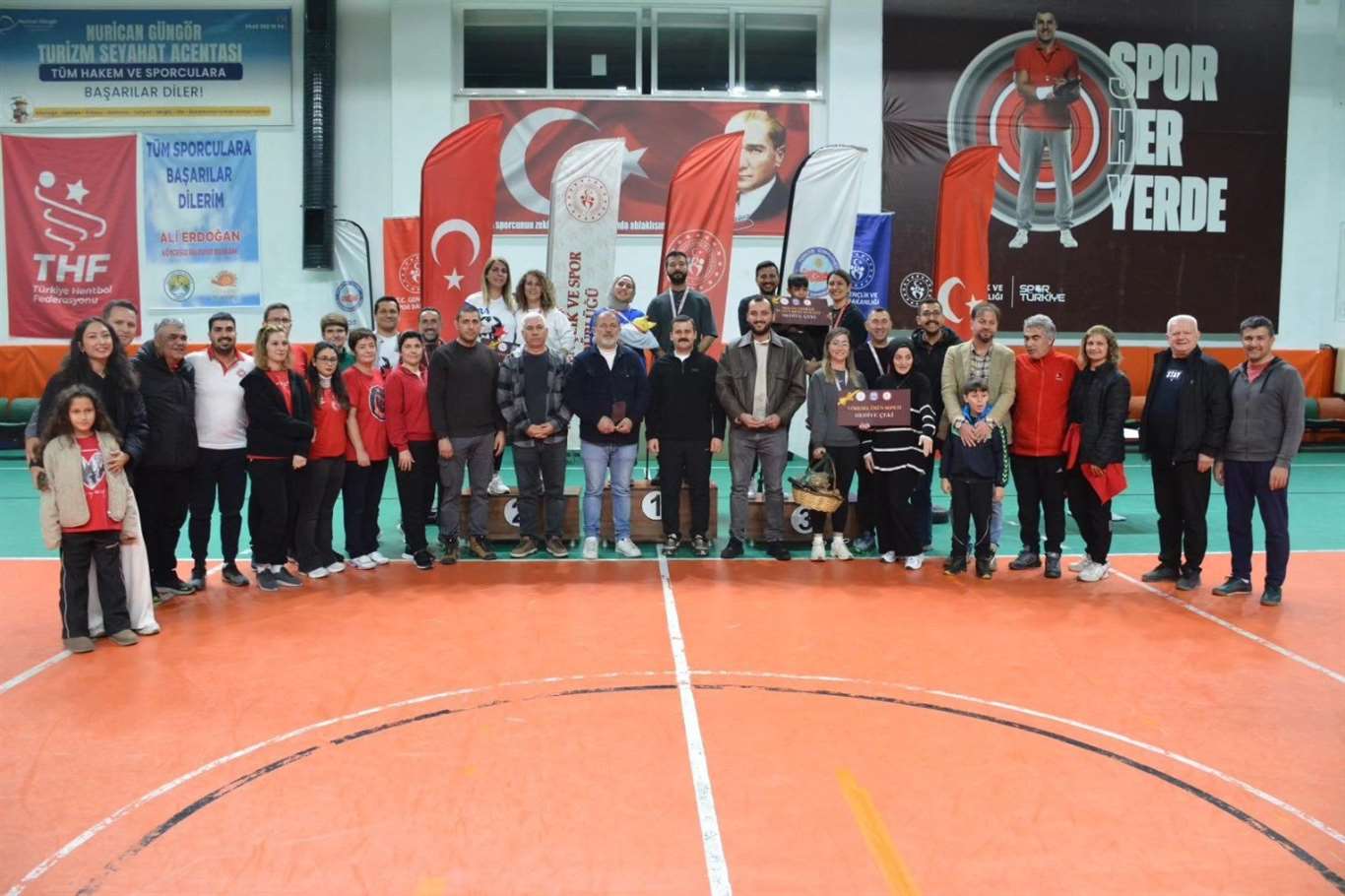  Köyceğiz'de ödüllü Floor Curling Turnuvası sona erdi haberi