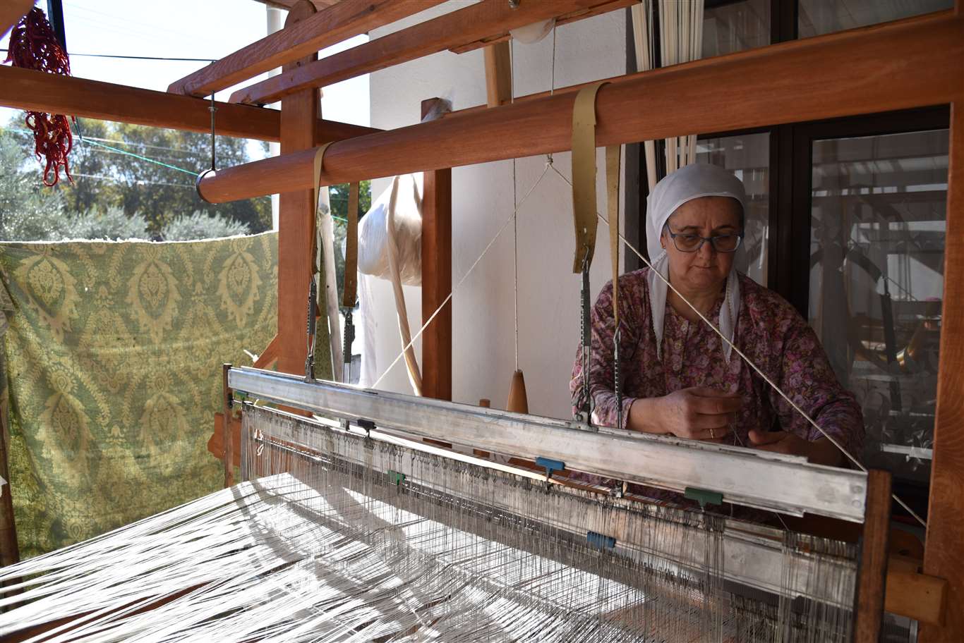       Muğla'nın geleneksel dokumaları, kadınların emeğiyle yaşatılıyor haberi