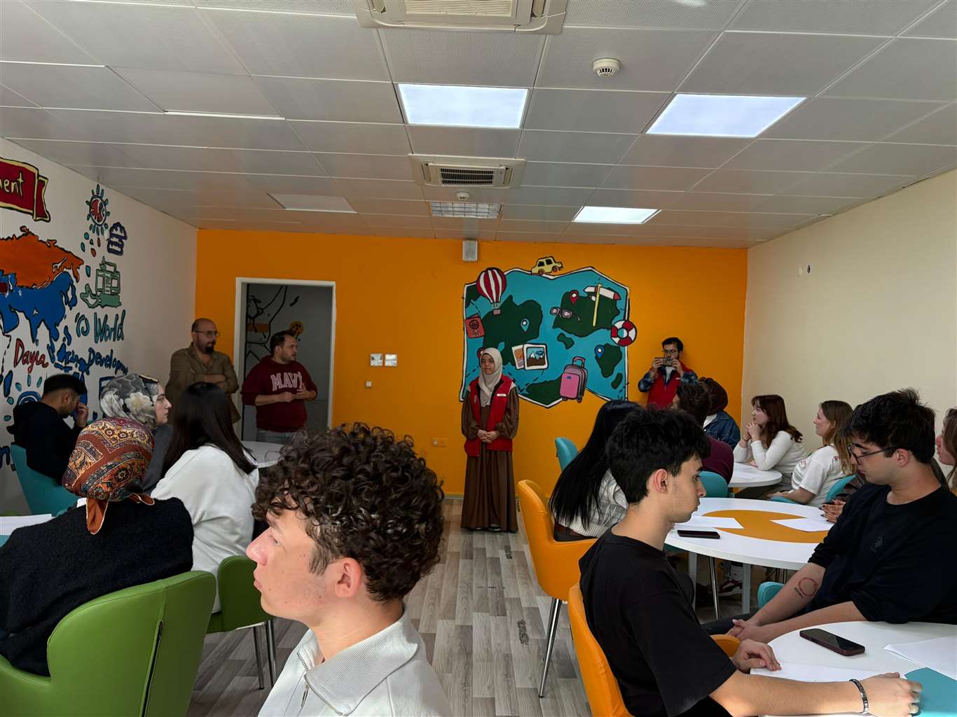    Menteşe'de gençler 