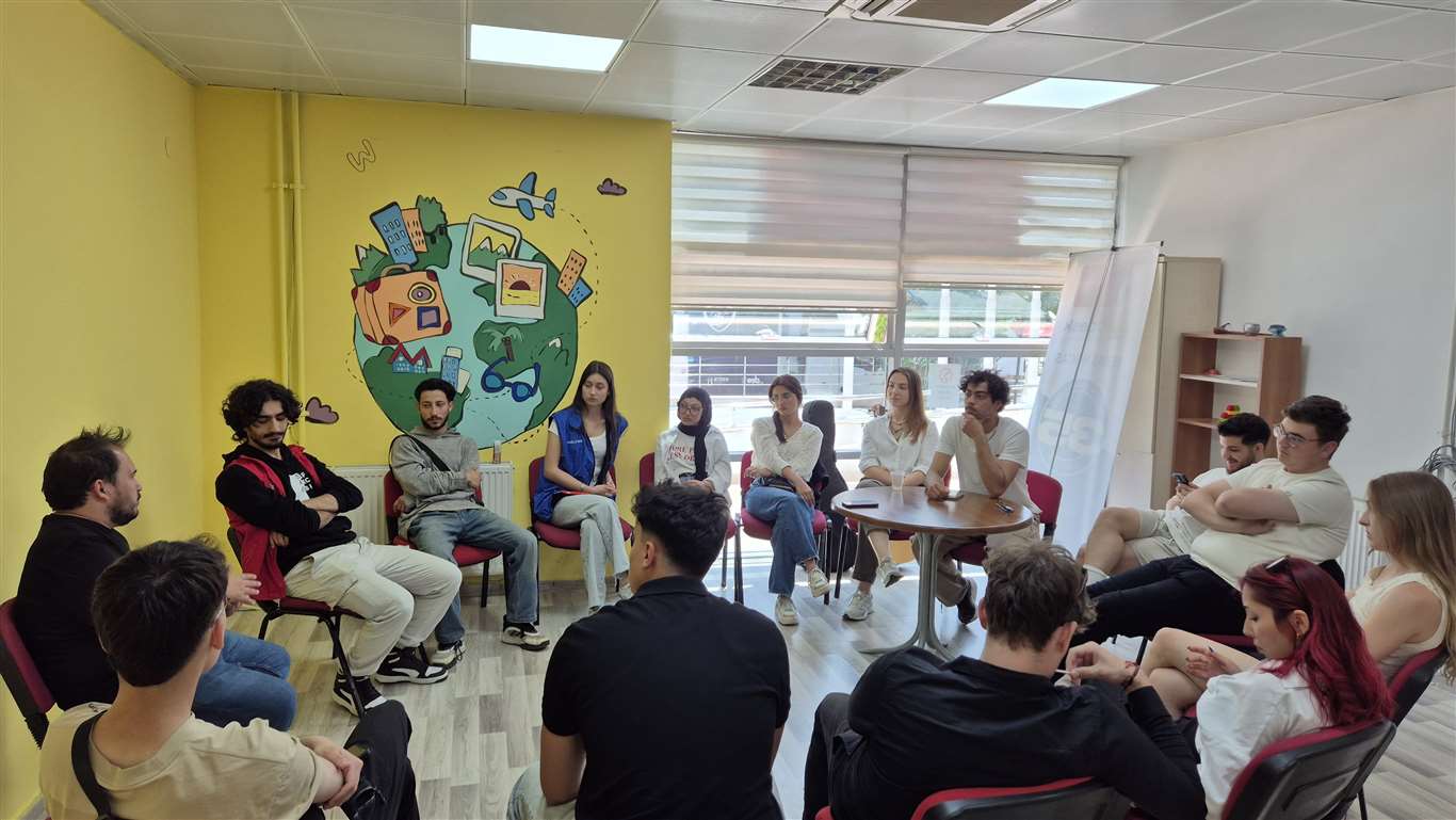 Gençler Avrupa fırsatlarını Uluslararası Gençlik Merkezi ile keşfediyor haberi