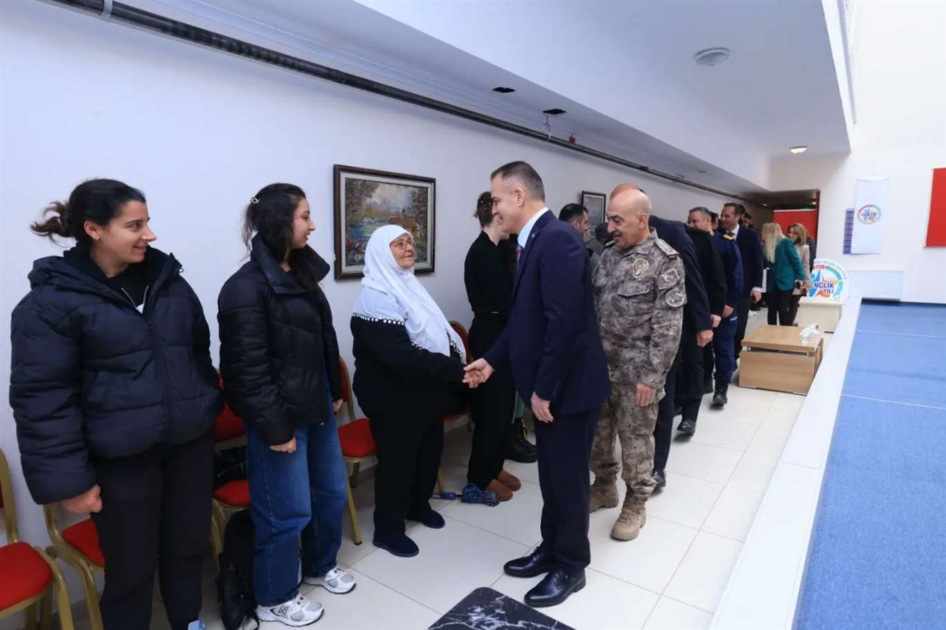    Gençlerle huzurevi sakinleri aynı sahada buluştu haberi