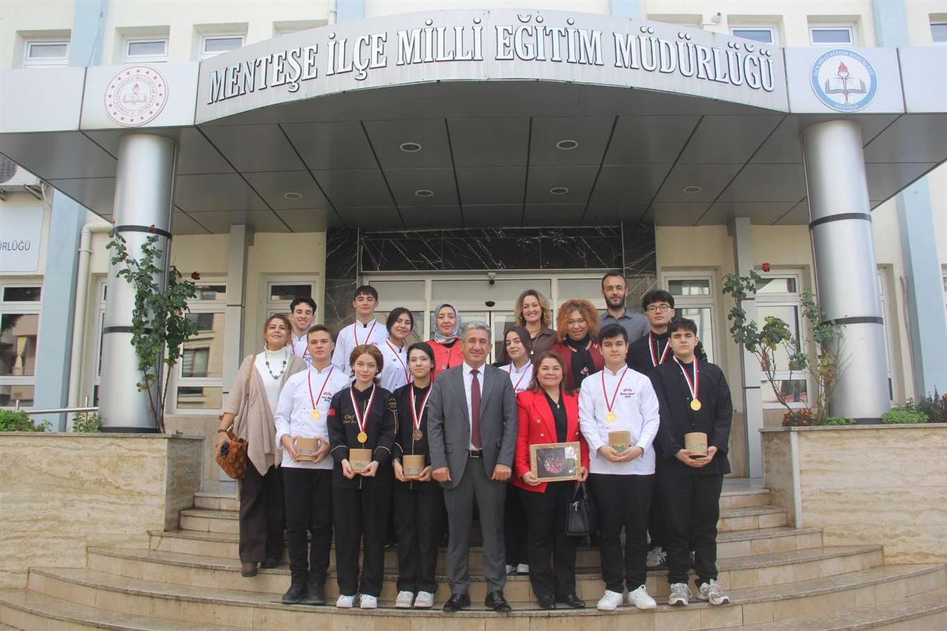       Genç şefler İstanbul'dan 11 madalya ile döndü haberi