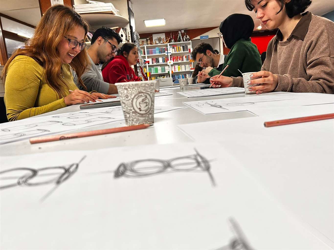       Muğla'da gençler sanat atölyelerinde yeteneklerini keşfediyor haberi