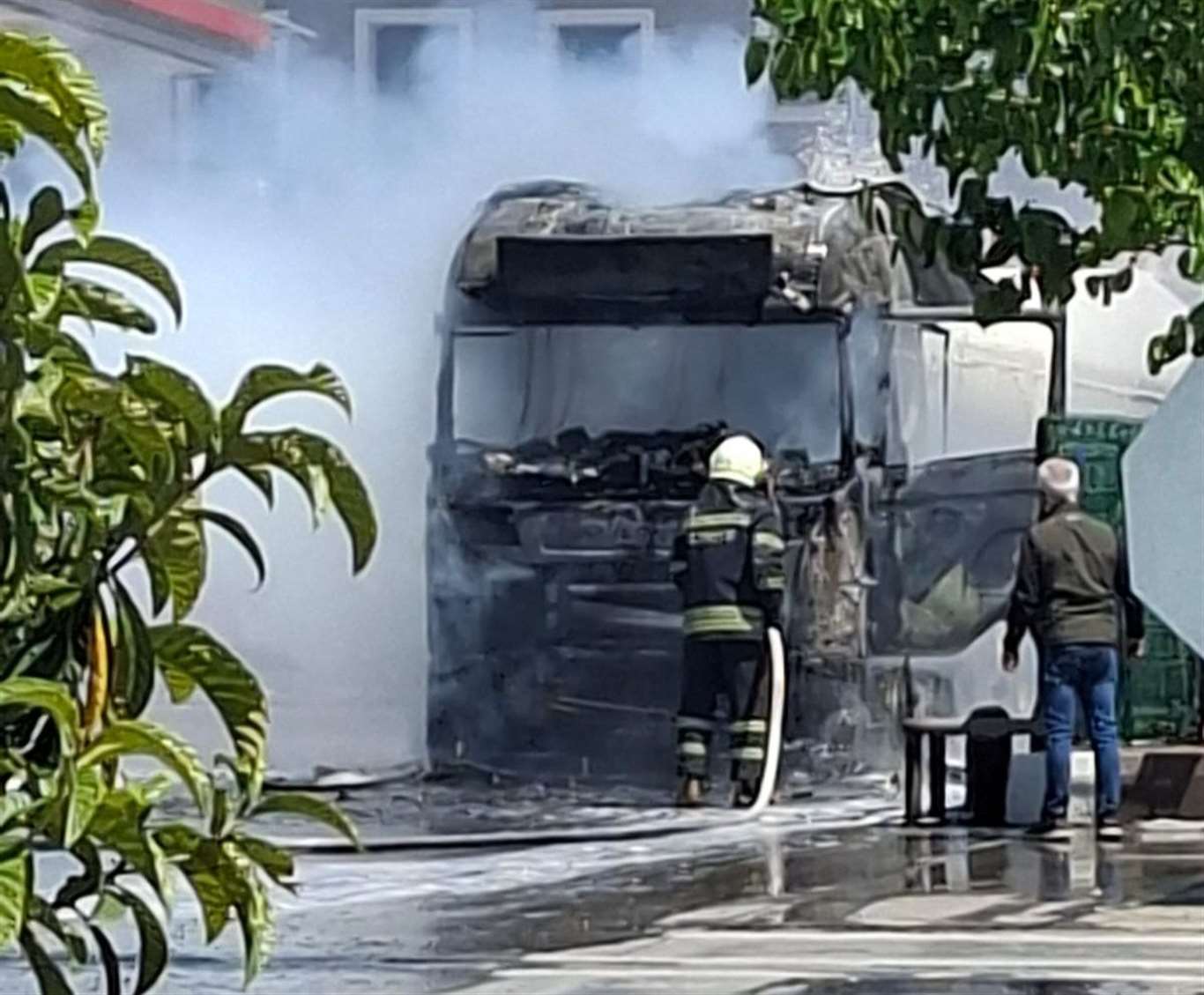 Göcek'te akaryakıt yüklü tır yandı haberi