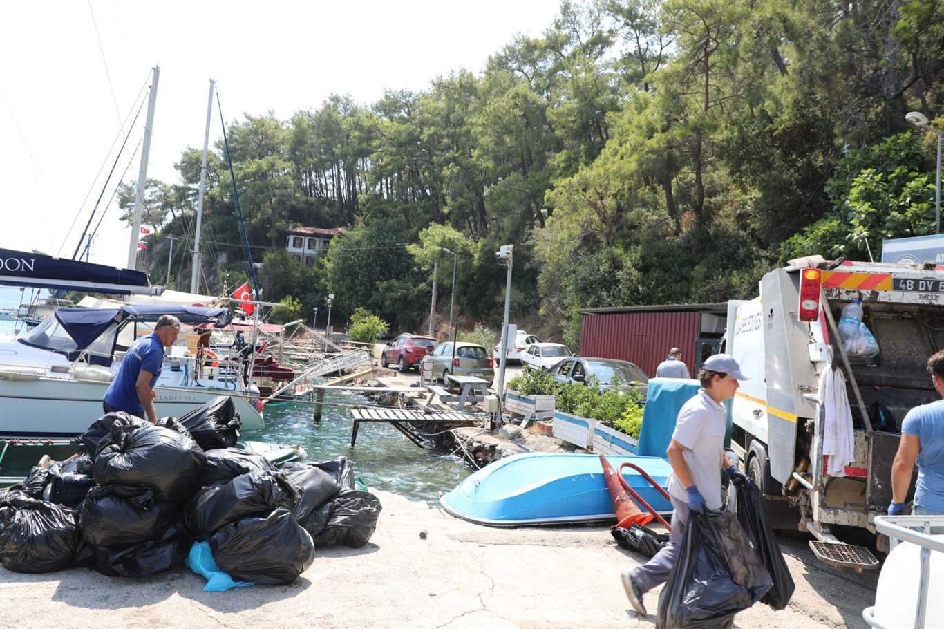  Gökova ve Göcek'te 31 ton atık doğadan temizlendi haberi