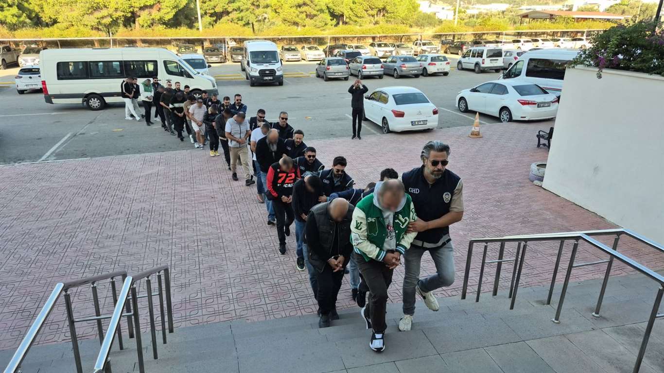    16 göçmen ve kaçakçı hayatını kaybetmişti: 17 şüpheli yakalandı haberi