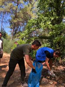 Muğla'da gönüllü gençler doğayı keşfetti, çevre temizliği yaptı haberi