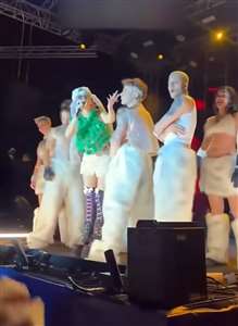 Şarkıcı Hande Yener hakkında 'Cumhurbaşkanına hakaret' ve 'Anayasal düzeni hedef alma' soruşturması haberi